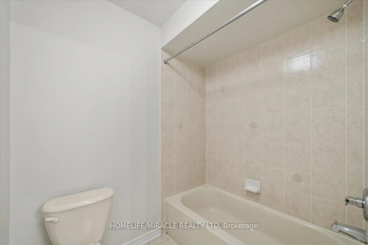 Photo 31 of 381 Queen Mary Drive, Brampton, Fletcher's Meadow — HOMEH