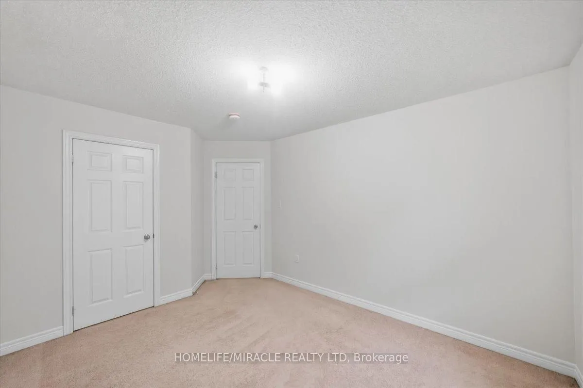 Photo 36 of 381 Queen Mary Drive, Brampton, Fletcher's Meadow — HOMEH