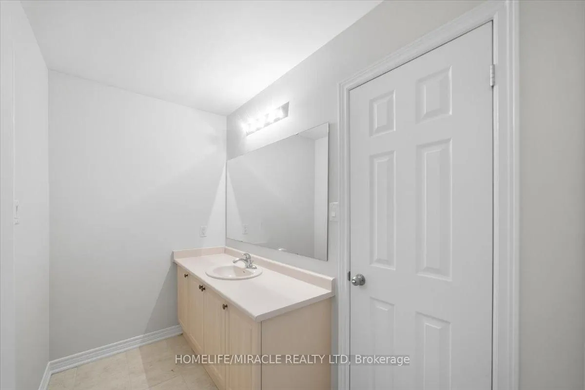 Photo 37 of 381 Queen Mary Drive, Brampton, Fletcher's Meadow — HOMEH