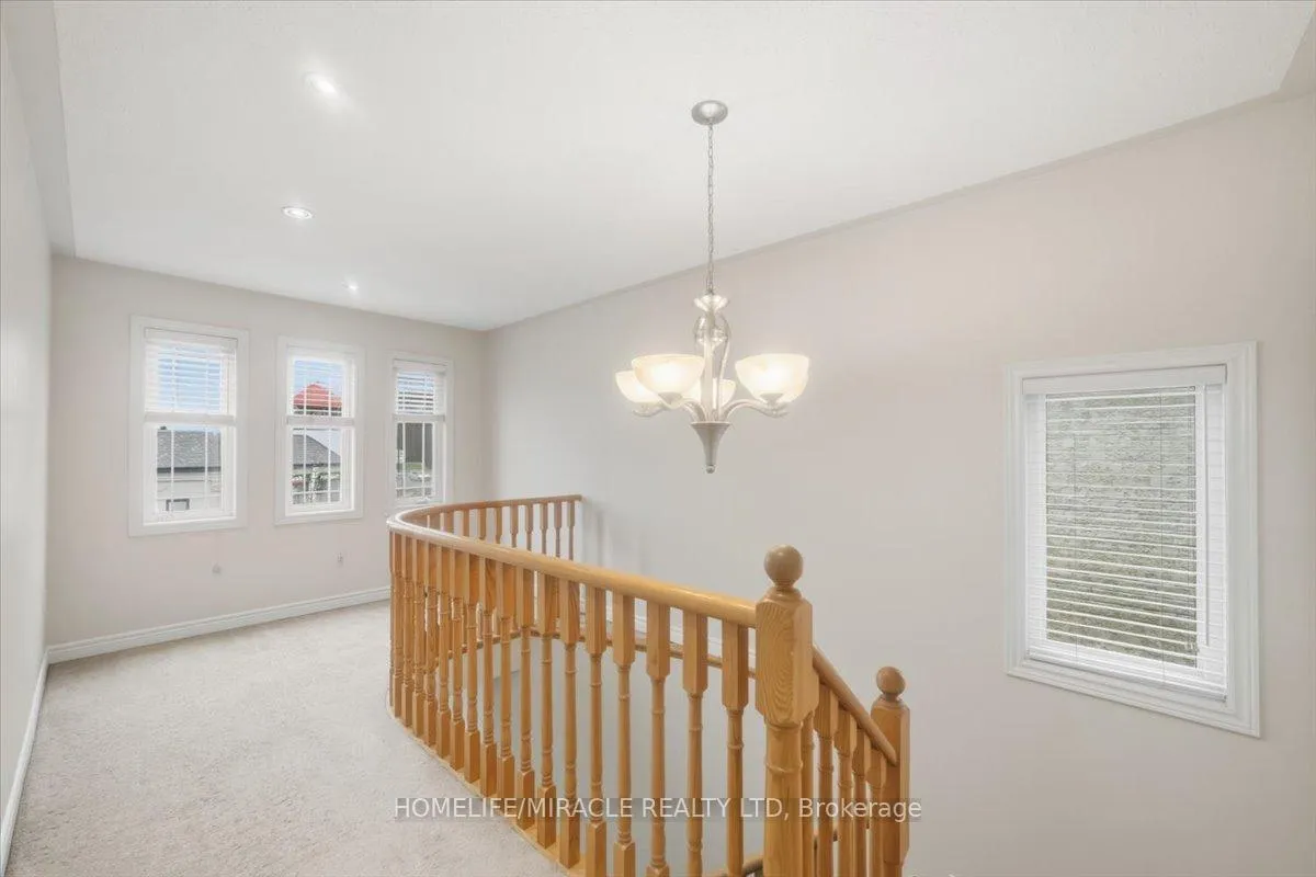 Photo 38 of 381 Queen Mary Drive, Brampton, Fletcher's Meadow — HOMEH