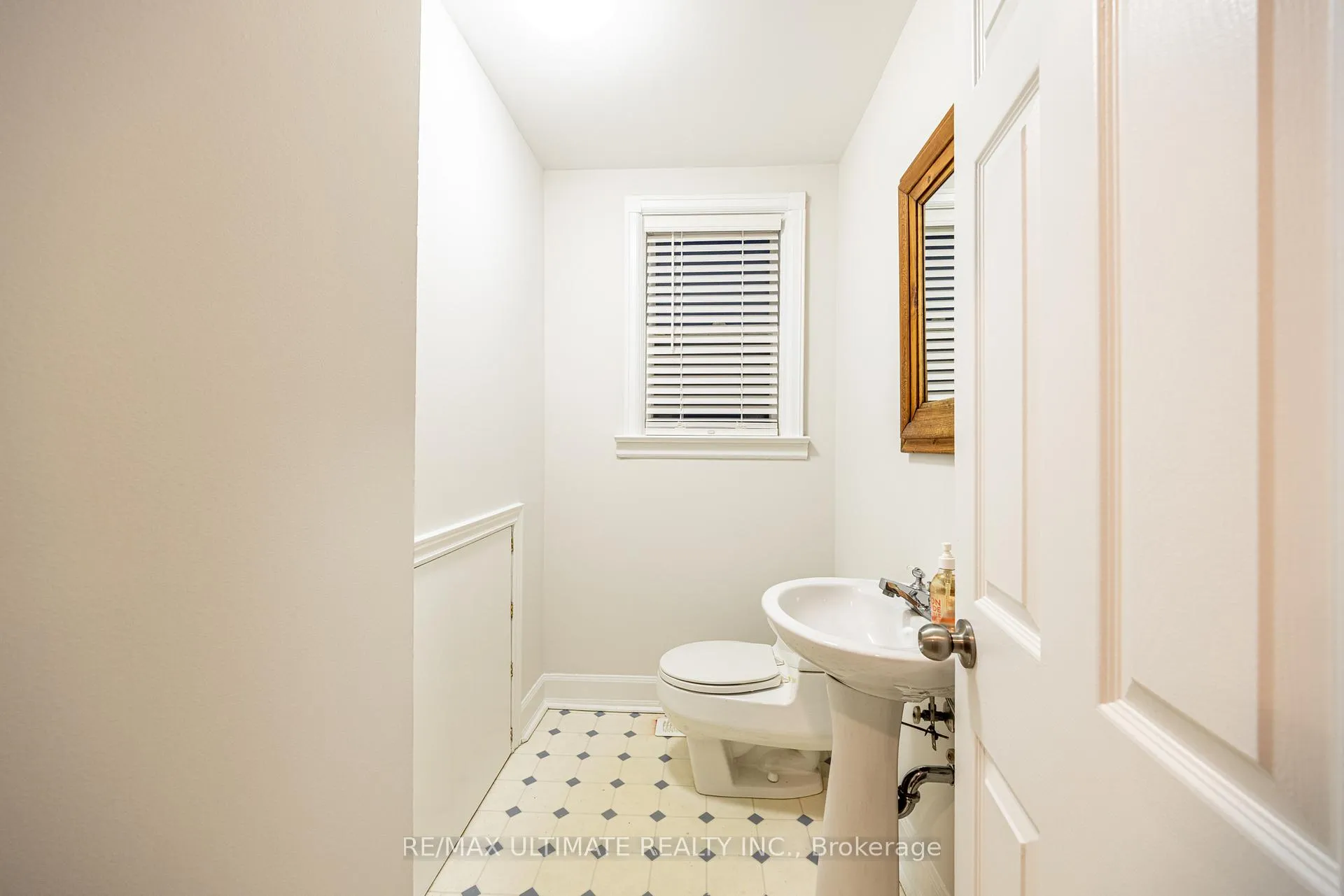 Photo 15 of 156 Glenvale Boulevard, Toronto, Leaside — HOMEH