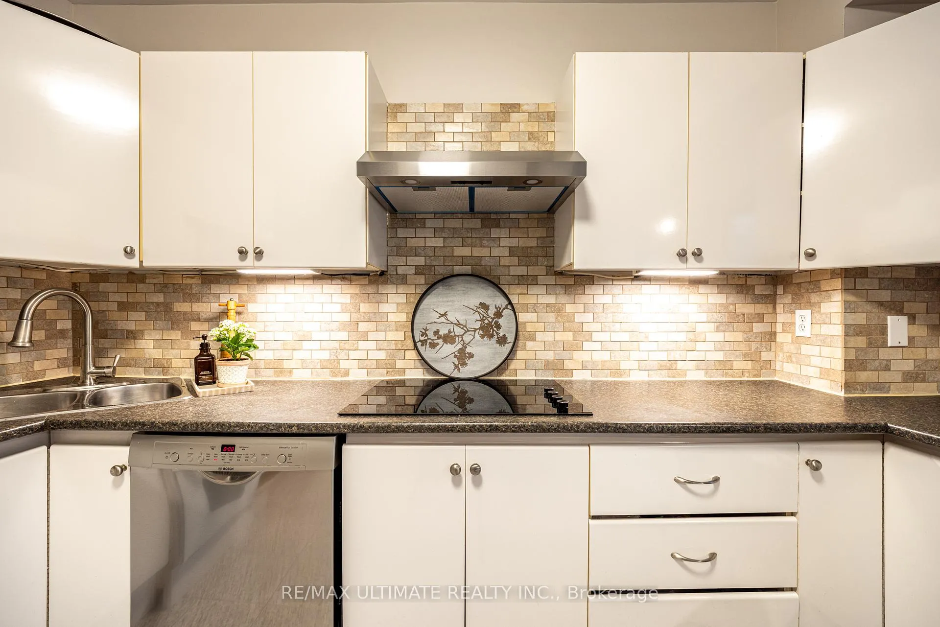 Photo 22 of 156 Glenvale Boulevard, Toronto, Leaside — HOMEH