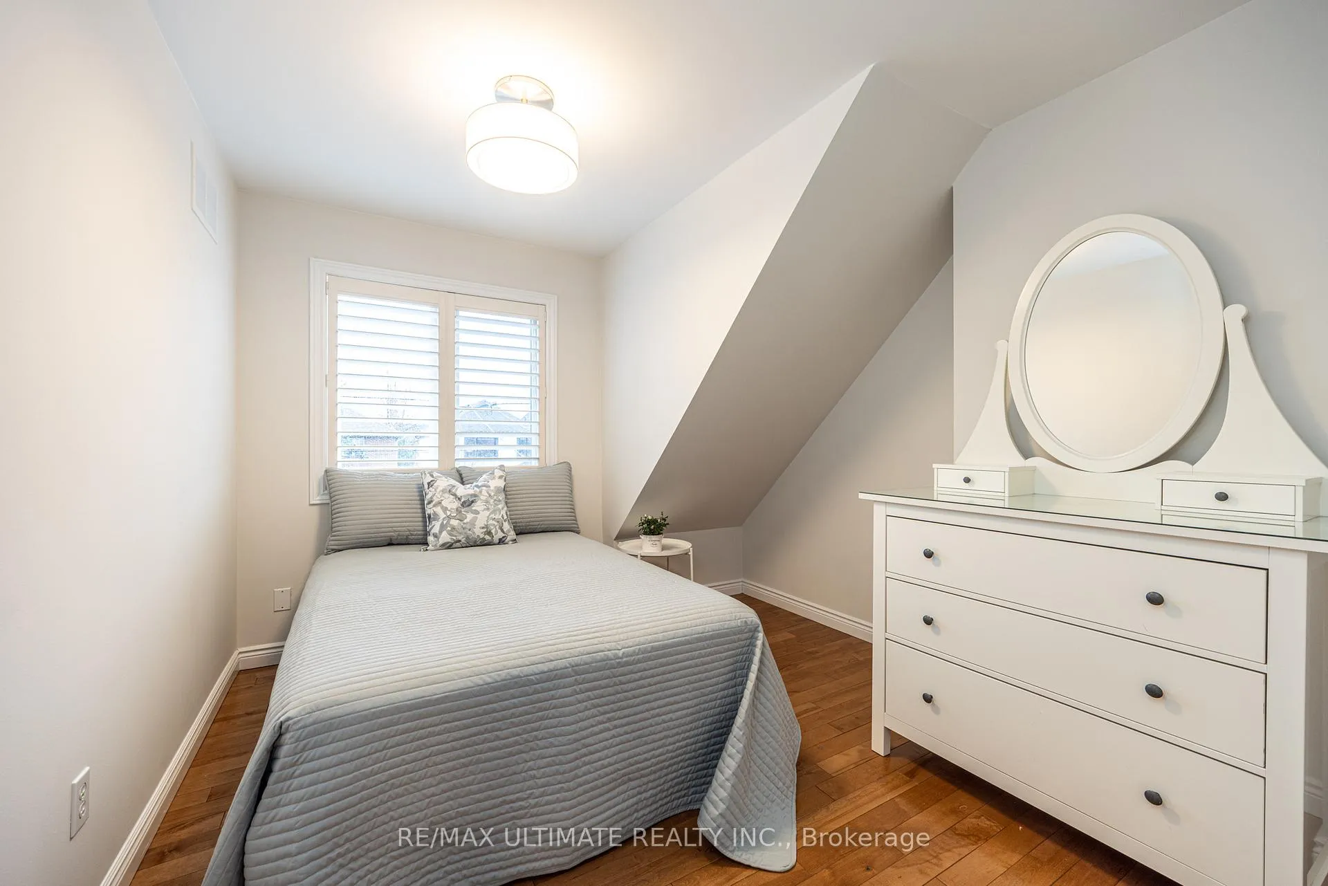 Photo 36 of 156 Glenvale Boulevard, Toronto, Leaside — HOMEH