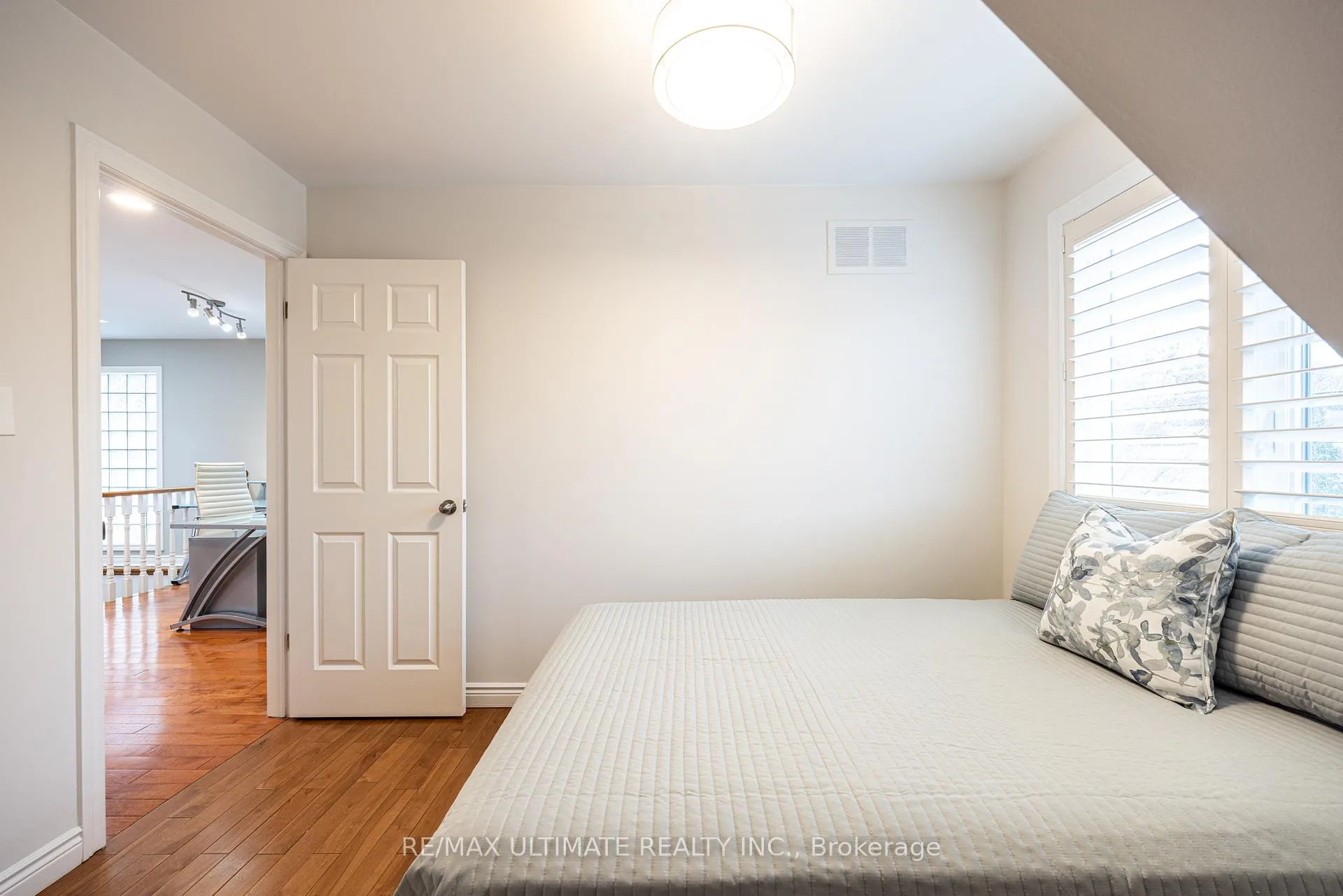 Photo 37 of 156 Glenvale Boulevard, Toronto, Leaside — HOMEH