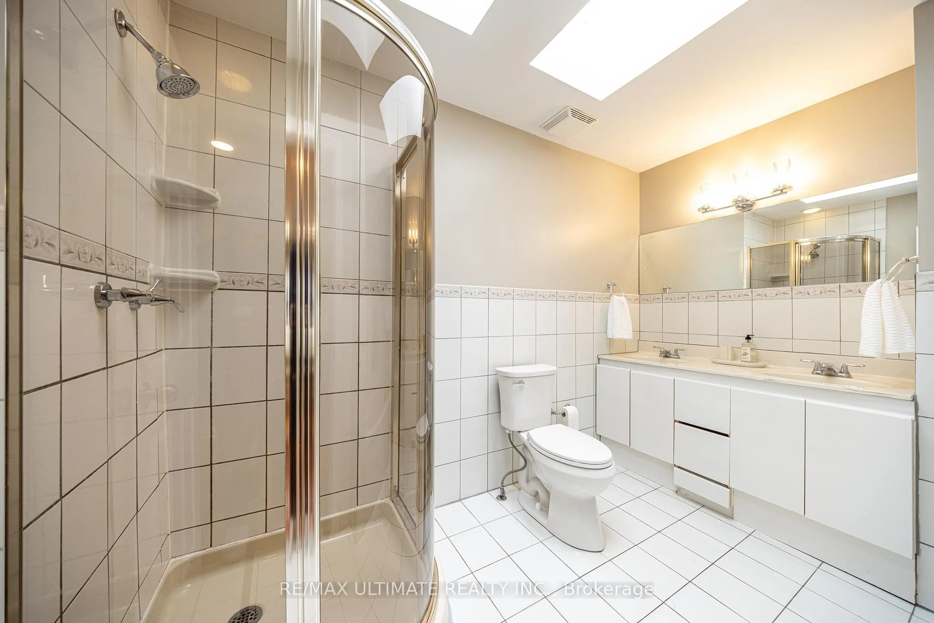 Photo 40 of 156 Glenvale Boulevard, Toronto, Leaside — HOMEH