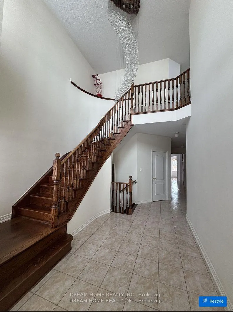 Photo 2 of 276 The Bridle Walk, Markham, Berczy — HOMEH