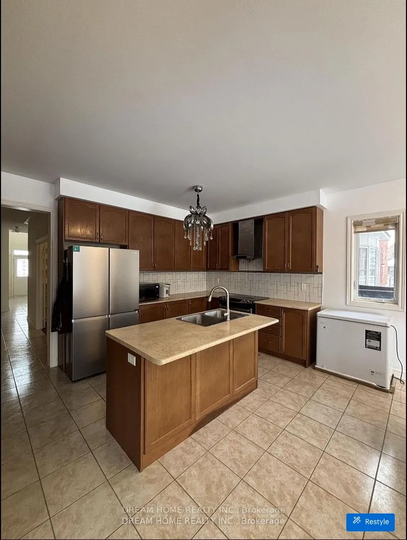 Photo 3 of 276 The Bridle Walk, Markham, Berczy — HOMEH