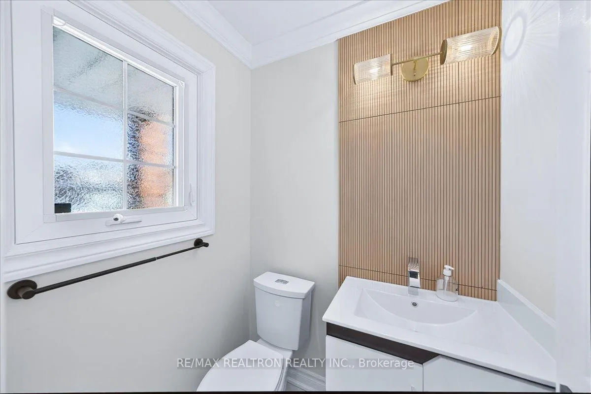 Photo 7 of 102 Wade Gate, Vaughan, Brownridge — HOMEH
