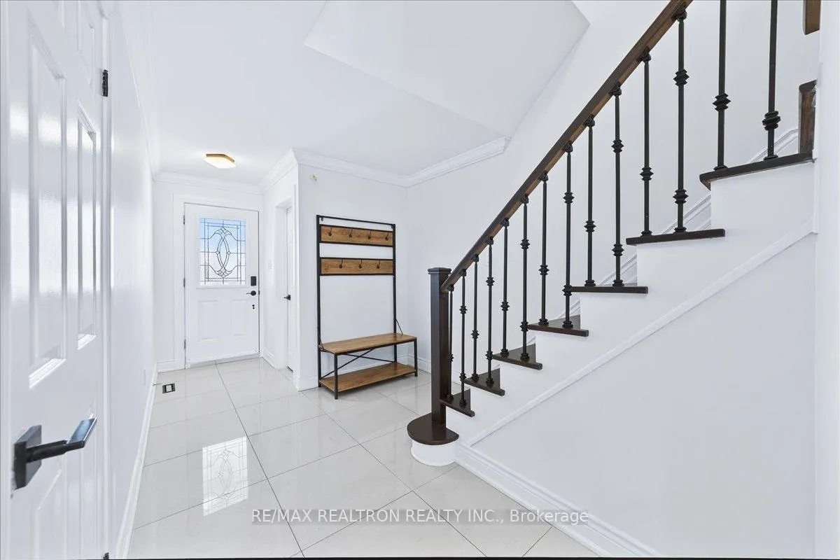 Photo 8 of 102 Wade Gate, Vaughan, Brownridge — HOMEH