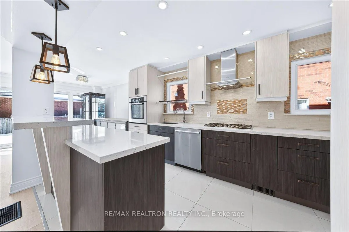 Photo 10 of 102 Wade Gate, Vaughan, Brownridge — HOMEH