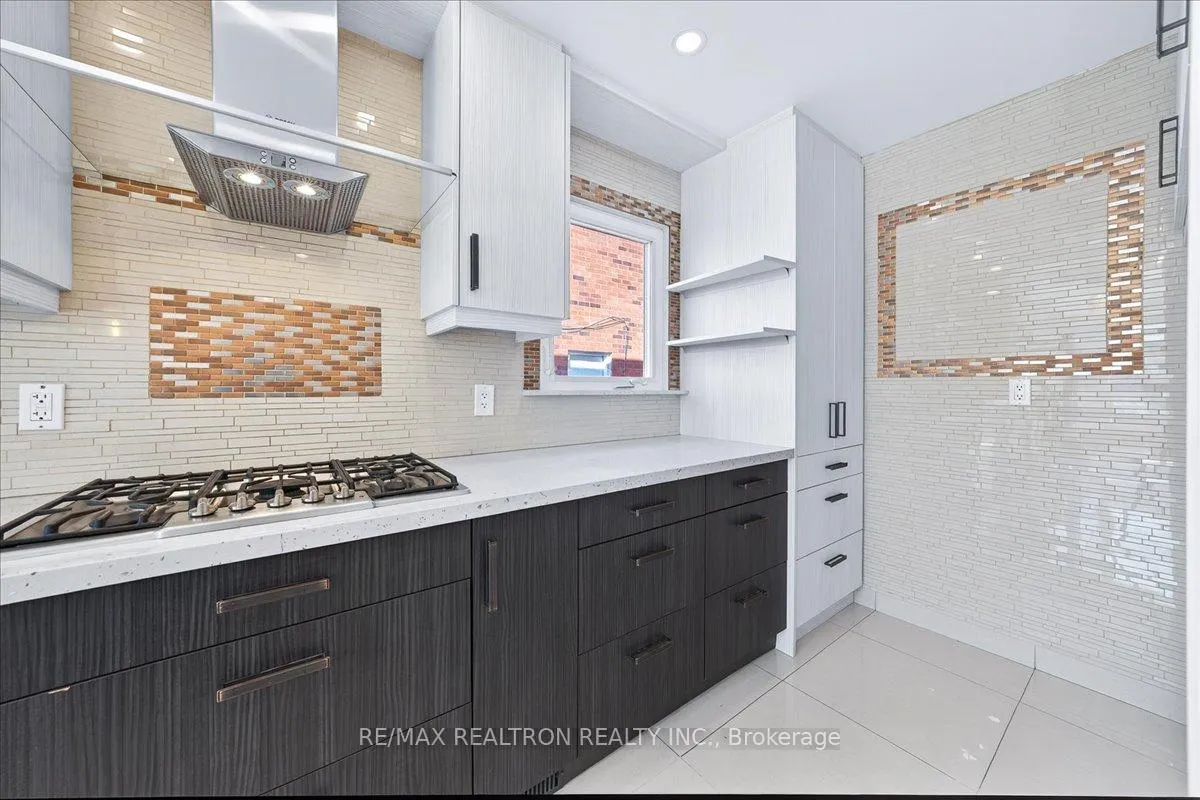 Photo 12 of 102 Wade Gate, Vaughan, Brownridge — HOMEH