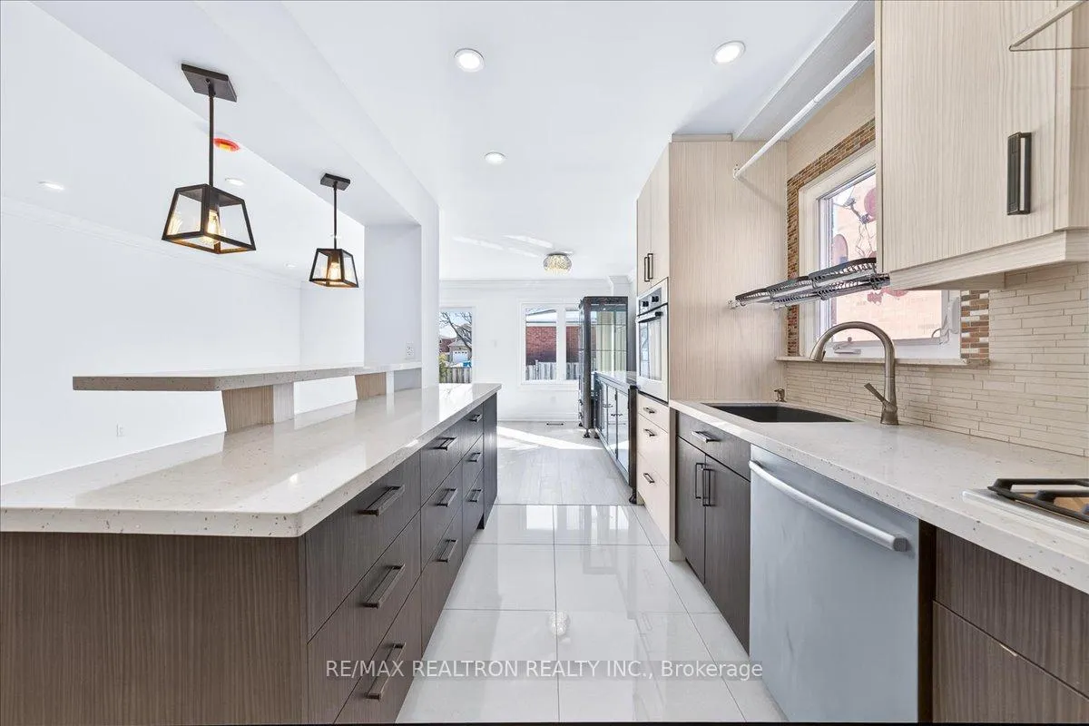 Photo 14 of 102 Wade Gate, Vaughan, Brownridge — HOMEH
