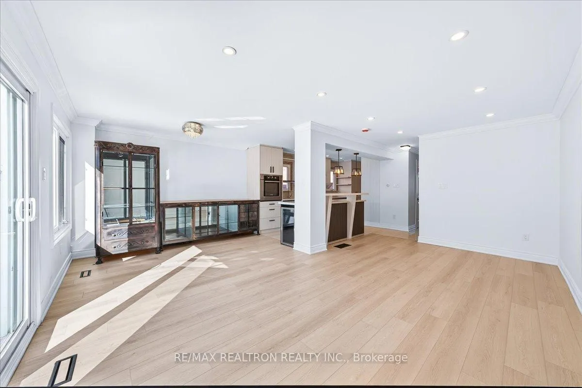 Photo 15 of 102 Wade Gate, Vaughan, Brownridge — HOMEH