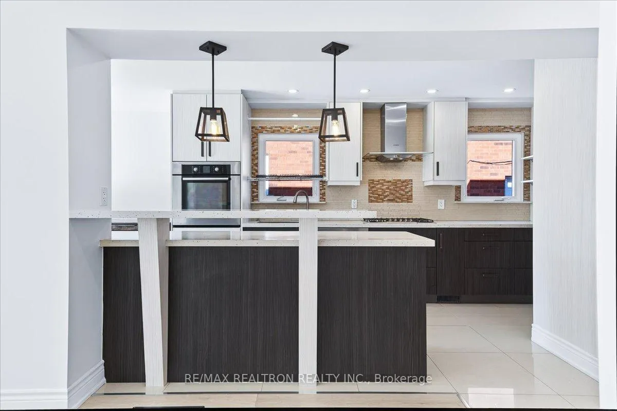 Photo 18 of 102 Wade Gate, Vaughan, Brownridge — HOMEH