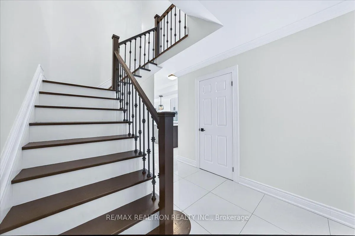 Photo 19 of 102 Wade Gate, Vaughan, Brownridge — HOMEH