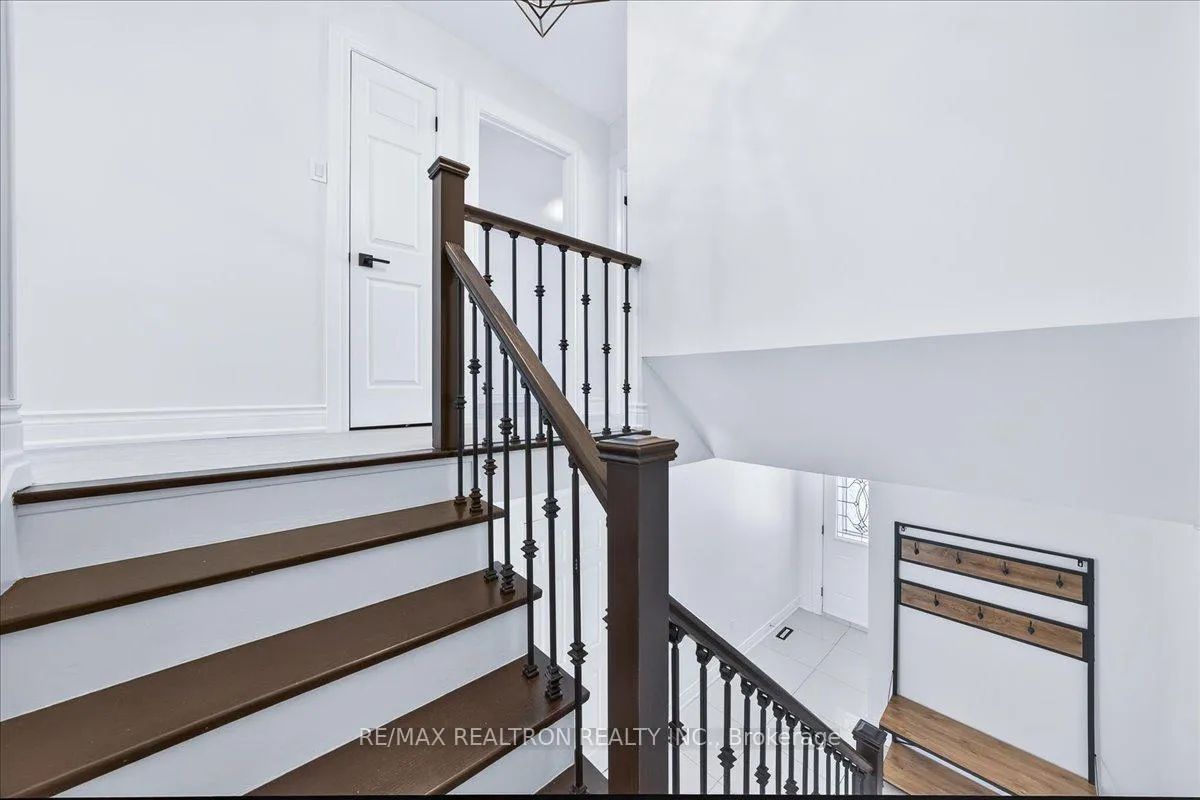 Photo 20 of 102 Wade Gate, Vaughan, Brownridge — HOMEH