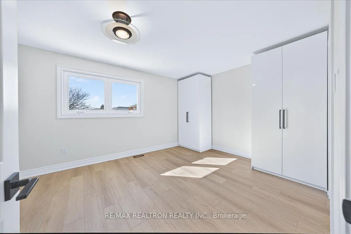 Photo 22 of 102 Wade Gate, Vaughan, Brownridge — HOMEH