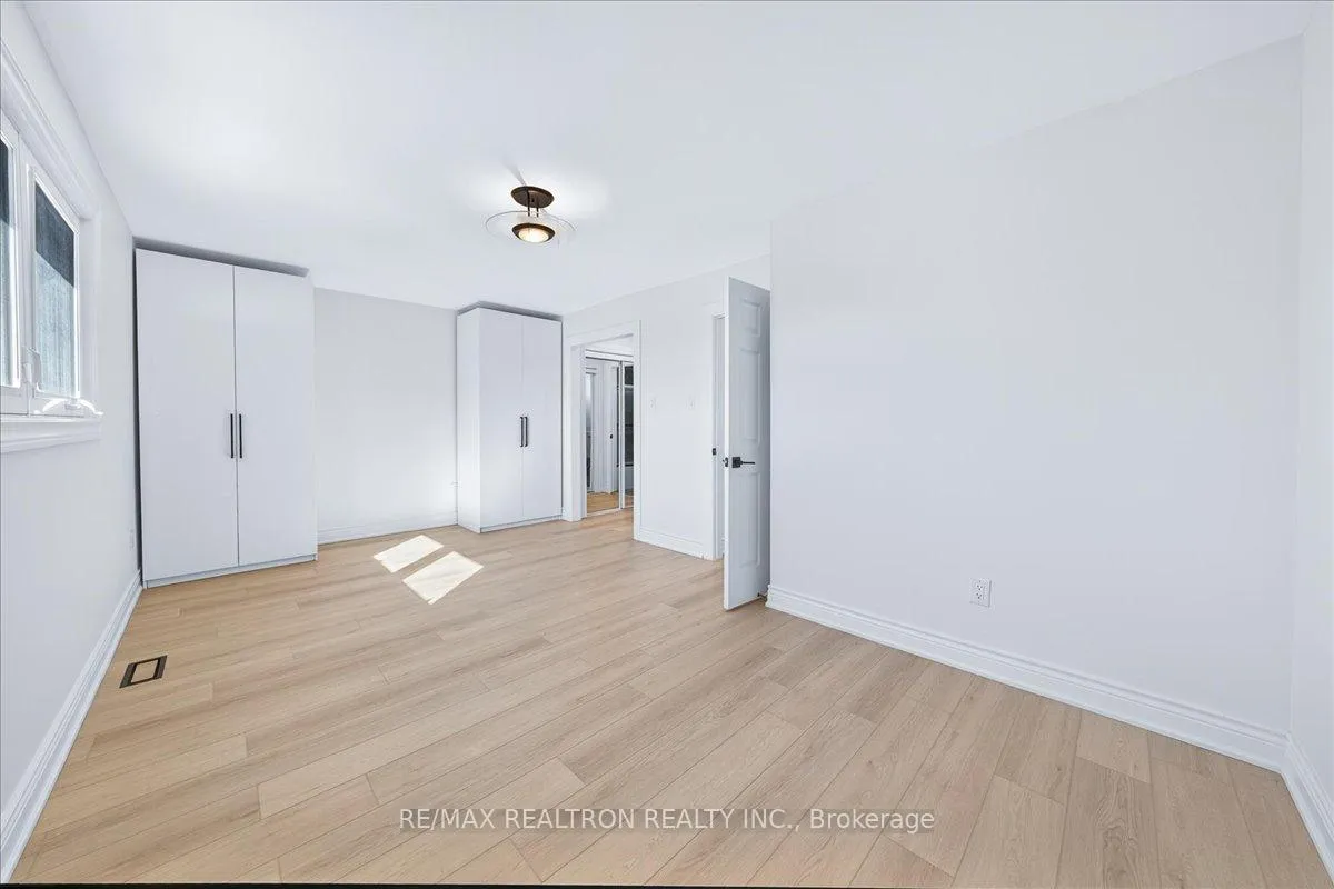 Photo 23 of 102 Wade Gate, Vaughan, Brownridge — HOMEH