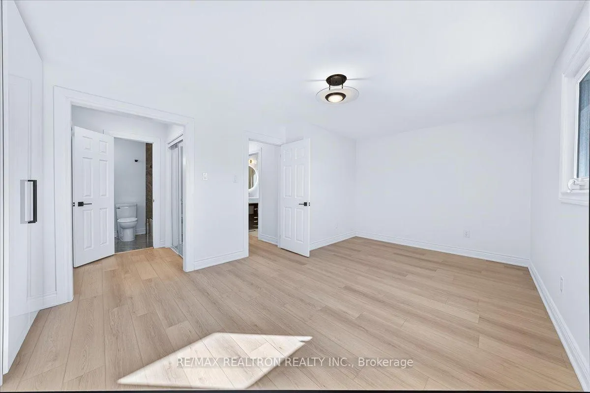 Photo 24 of 102 Wade Gate, Vaughan, Brownridge — HOMEH