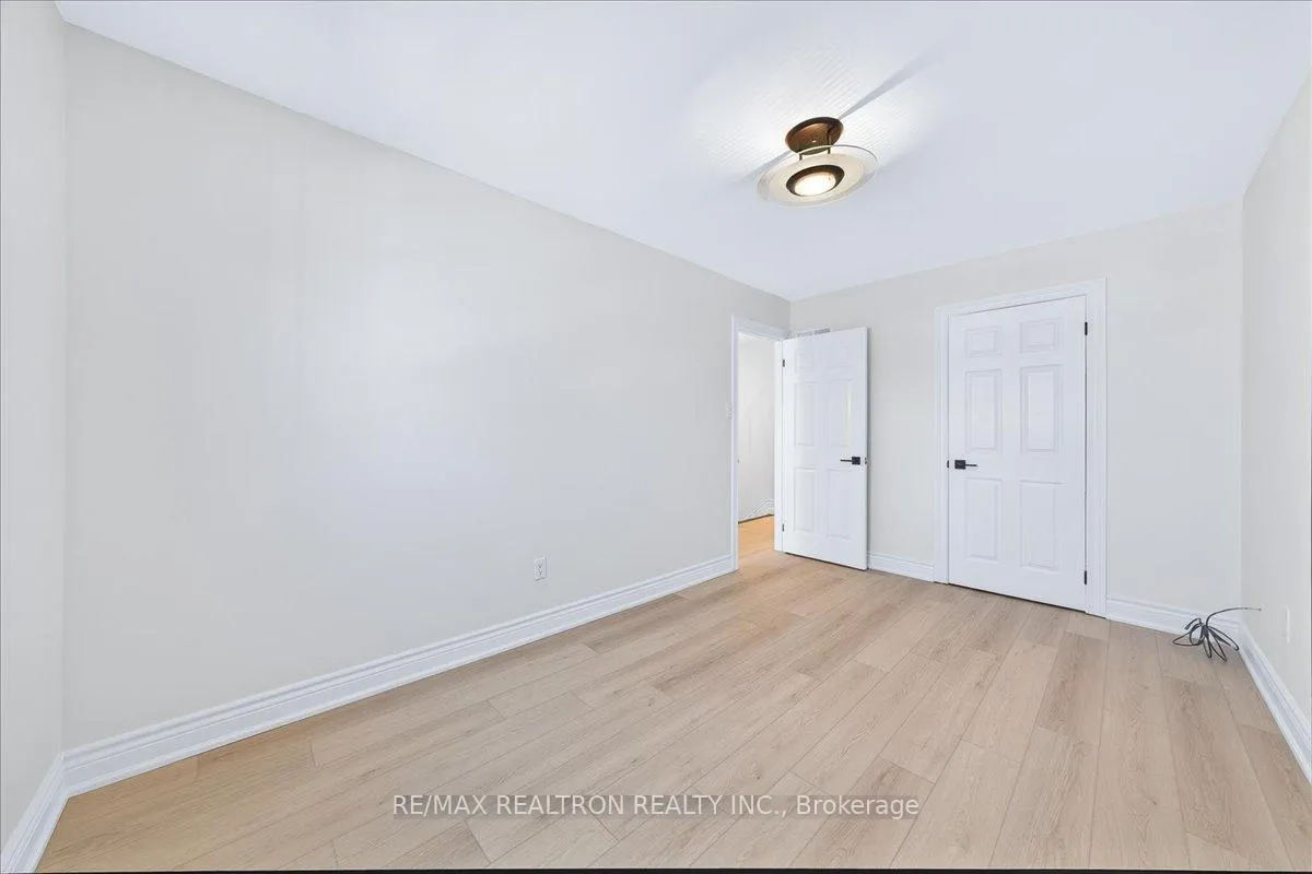 Photo 30 of 102 Wade Gate, Vaughan, Brownridge — HOMEH
