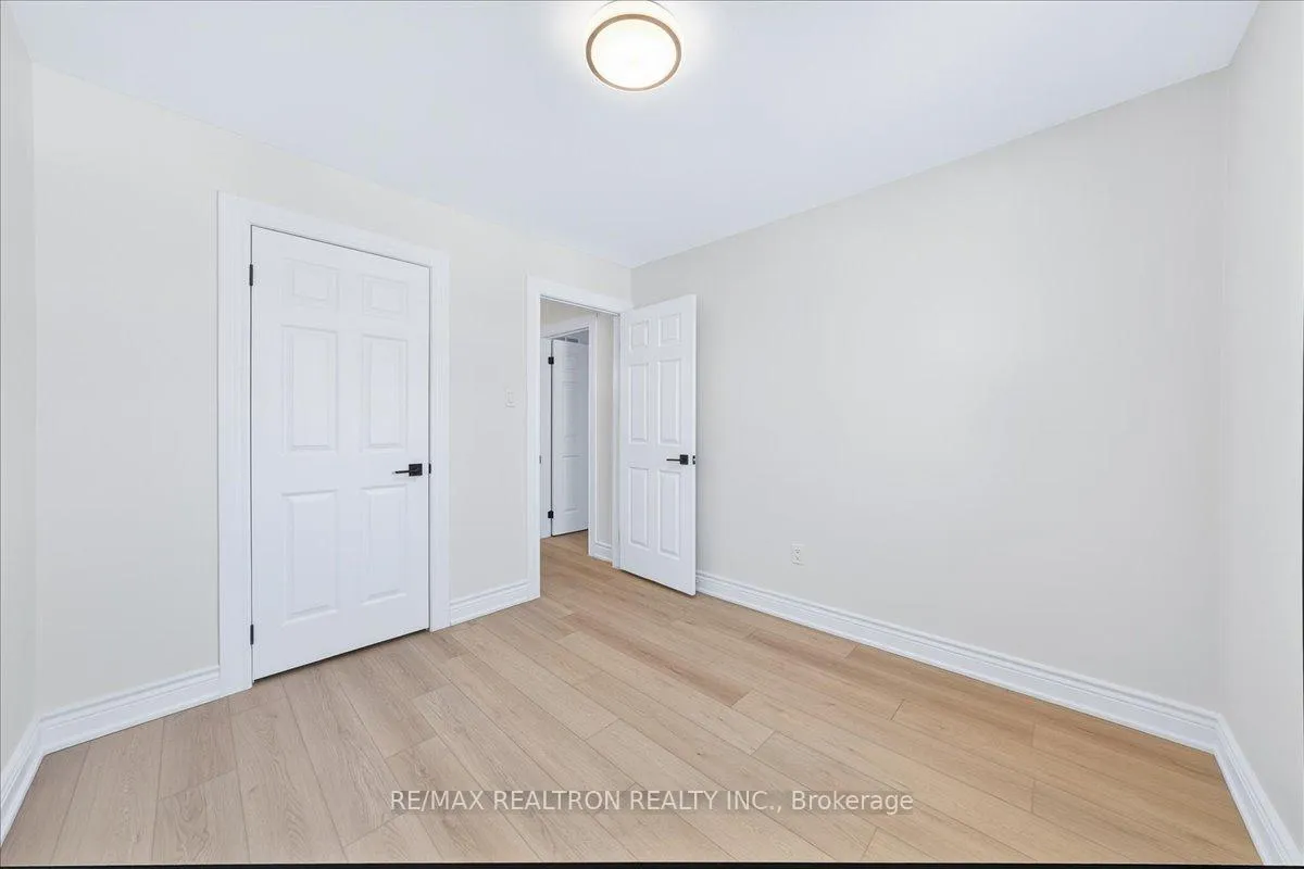 Photo 32 of 102 Wade Gate, Vaughan, Brownridge — HOMEH