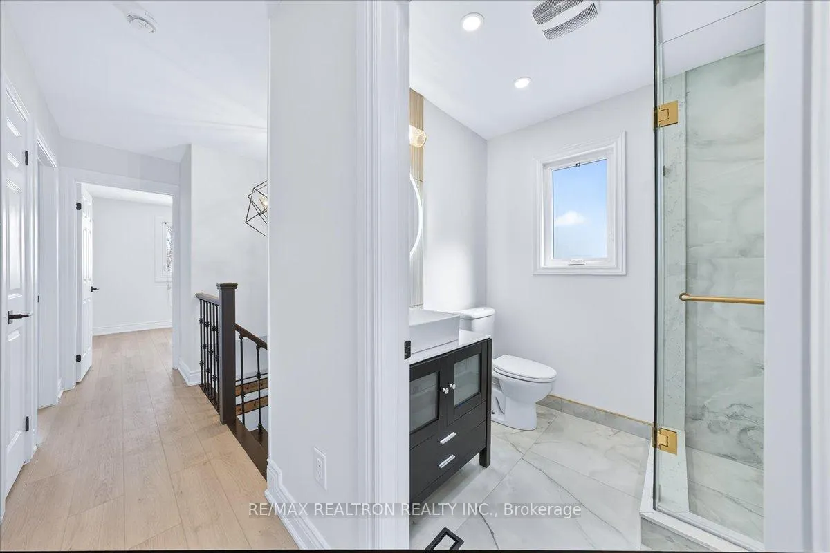 Photo 33 of 102 Wade Gate, Vaughan, Brownridge — HOMEH