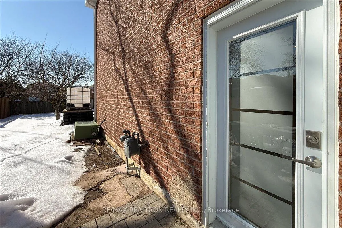 Photo 35 of 102 Wade Gate, Vaughan, Brownridge — HOMEH