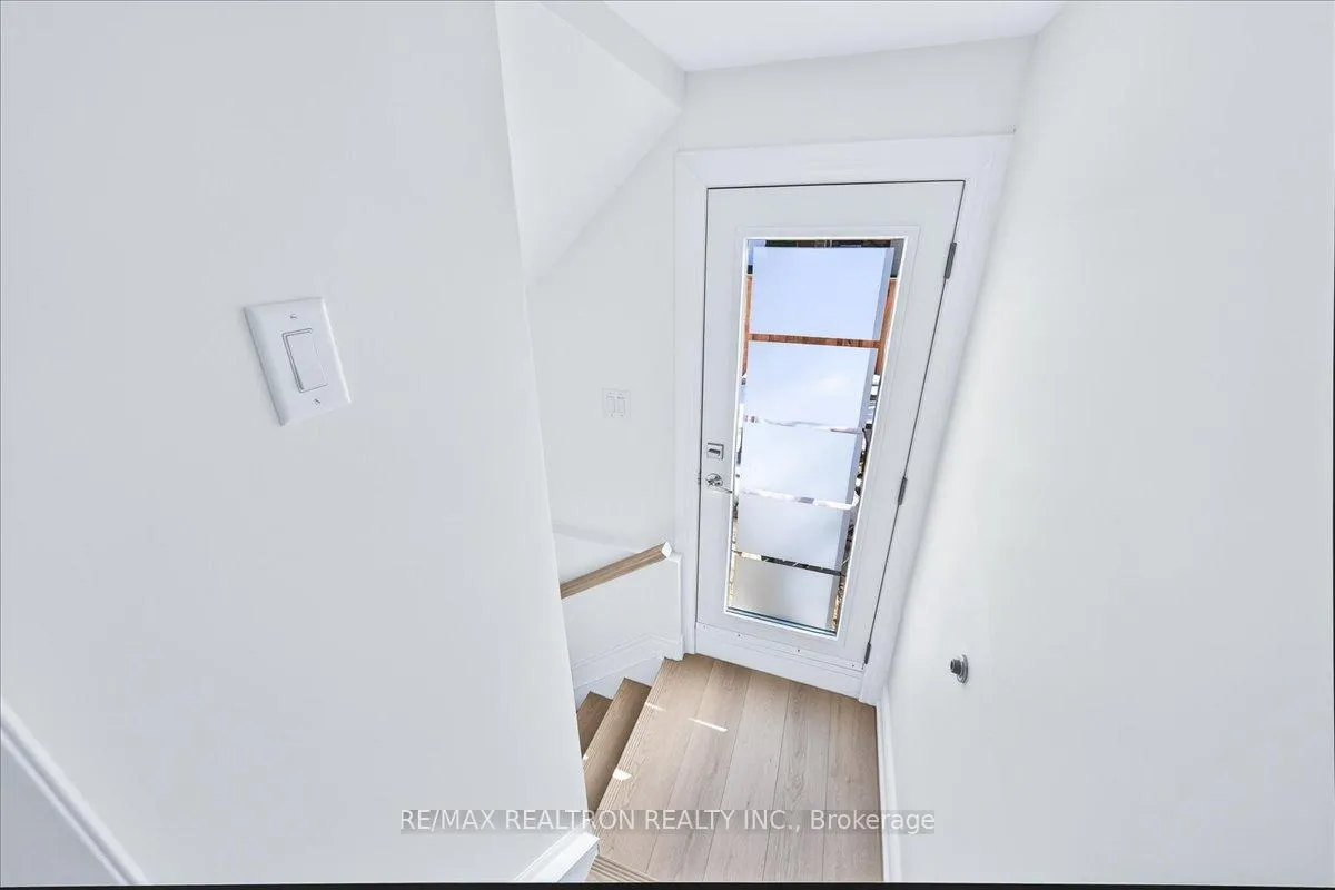 Photo 36 of 102 Wade Gate, Vaughan, Brownridge — HOMEH