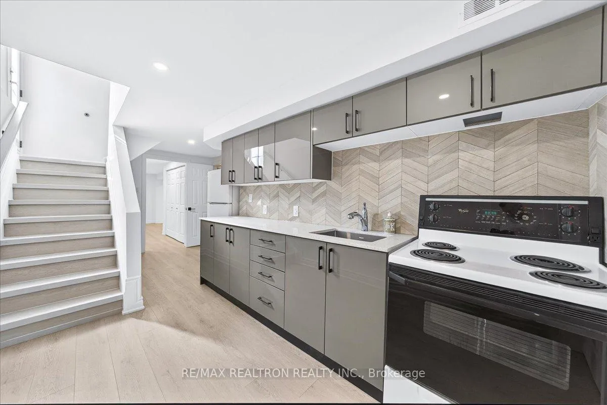 Photo 38 of 102 Wade Gate, Vaughan, Brownridge — HOMEH