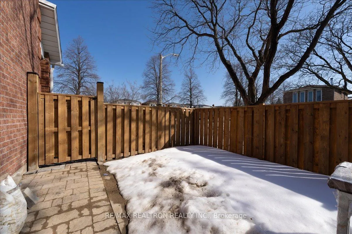 Photo 44 of 102 Wade Gate, Vaughan, Brownridge — HOMEH