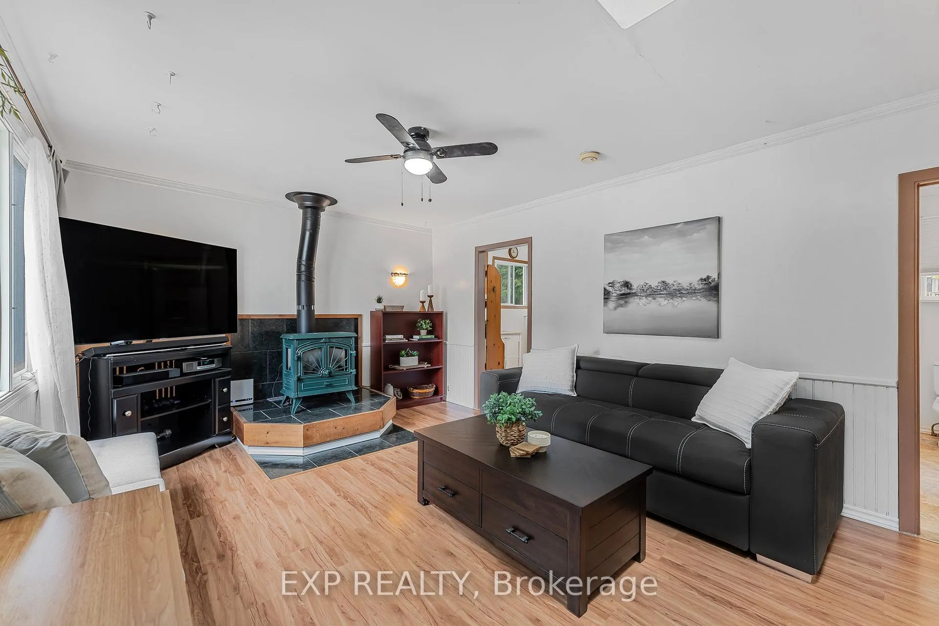 Photo 3 of 43 68th Street N, Wasaga Beach — HOMEH