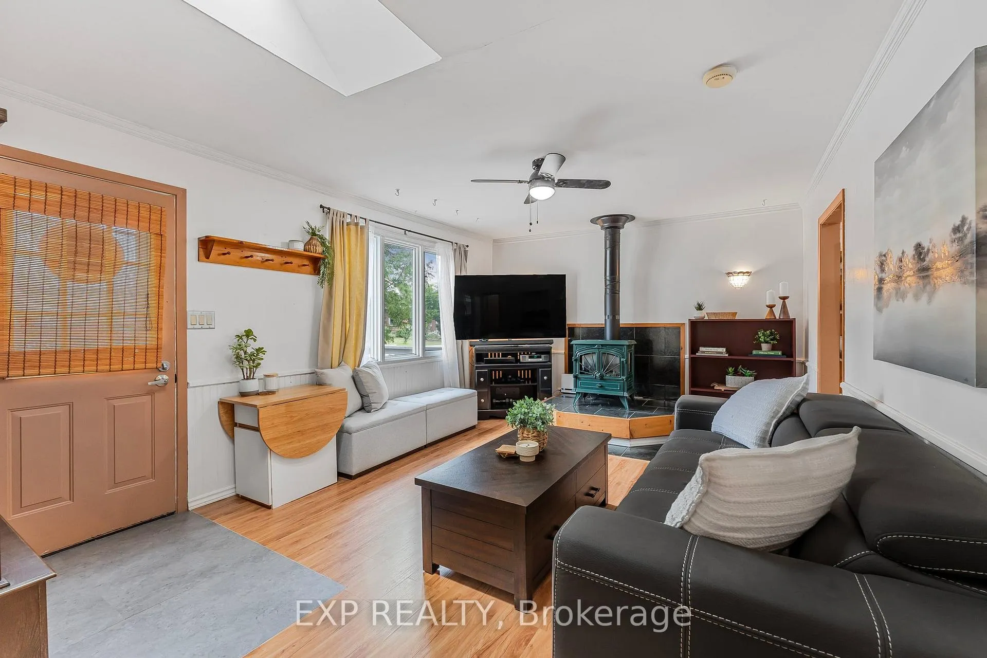 Photo 4 of 43 68th Street N, Wasaga Beach — HOMEH