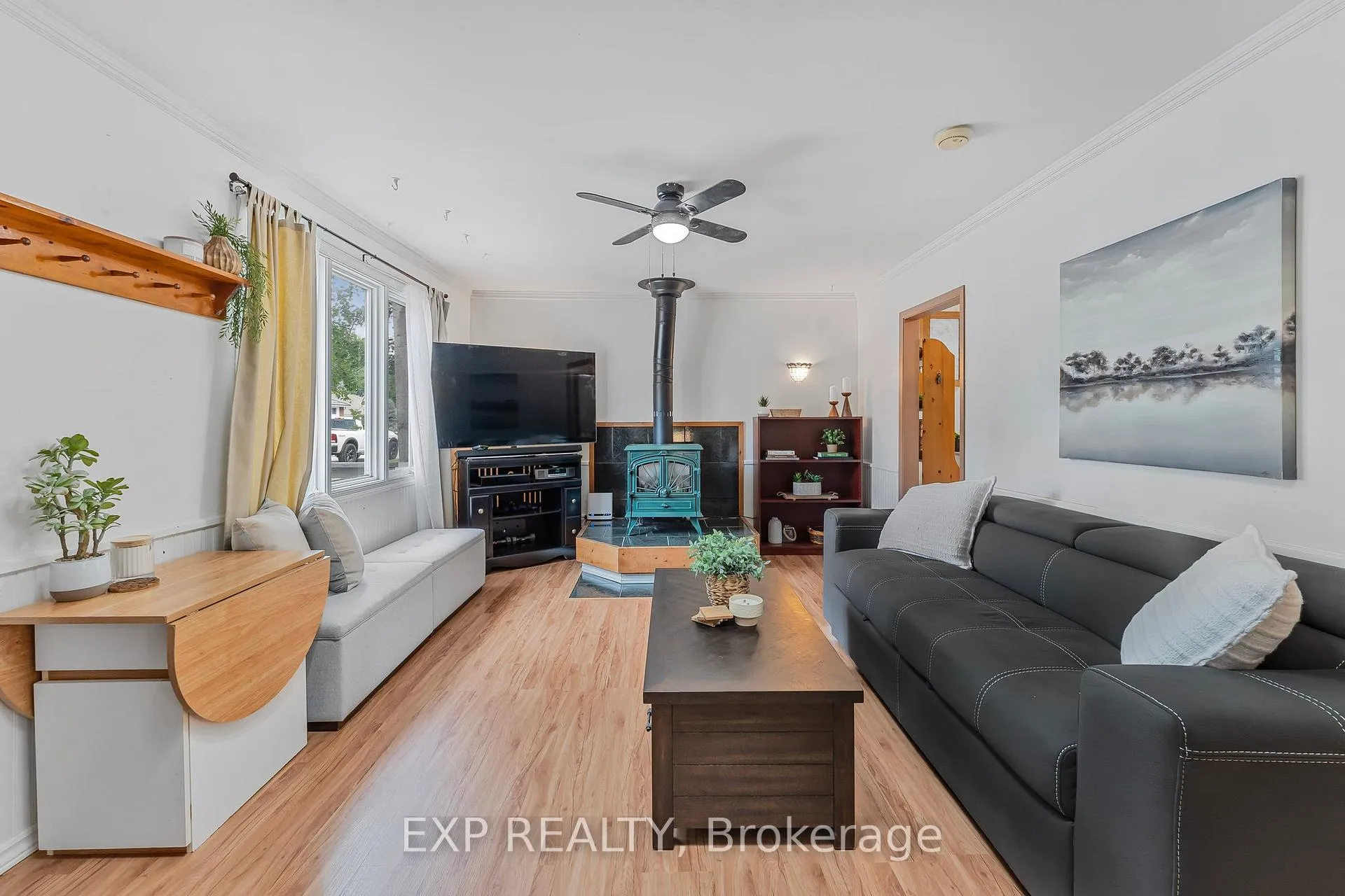 Photo 5 of 43 68th Street N, Wasaga Beach — HOMEH