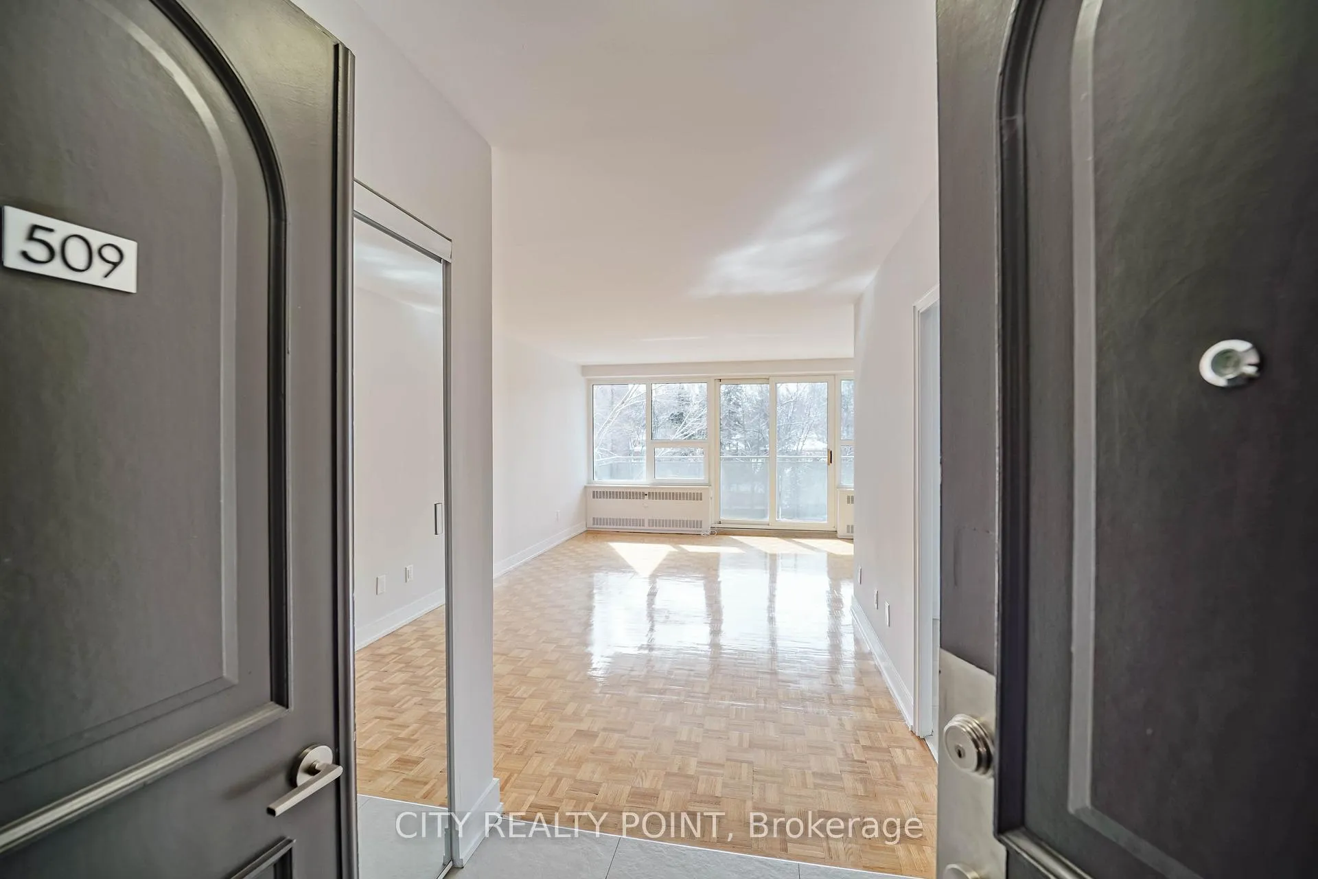 Photo 2 of Unit 509, 10 Shallmar Boulevard, Toronto, Forest Hill North — HOMEH
