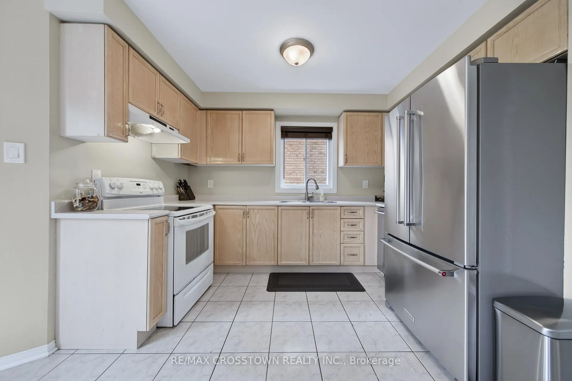 Photo 11 of 99 Bishop Drive, Barrie, Ardagh — HOMEH