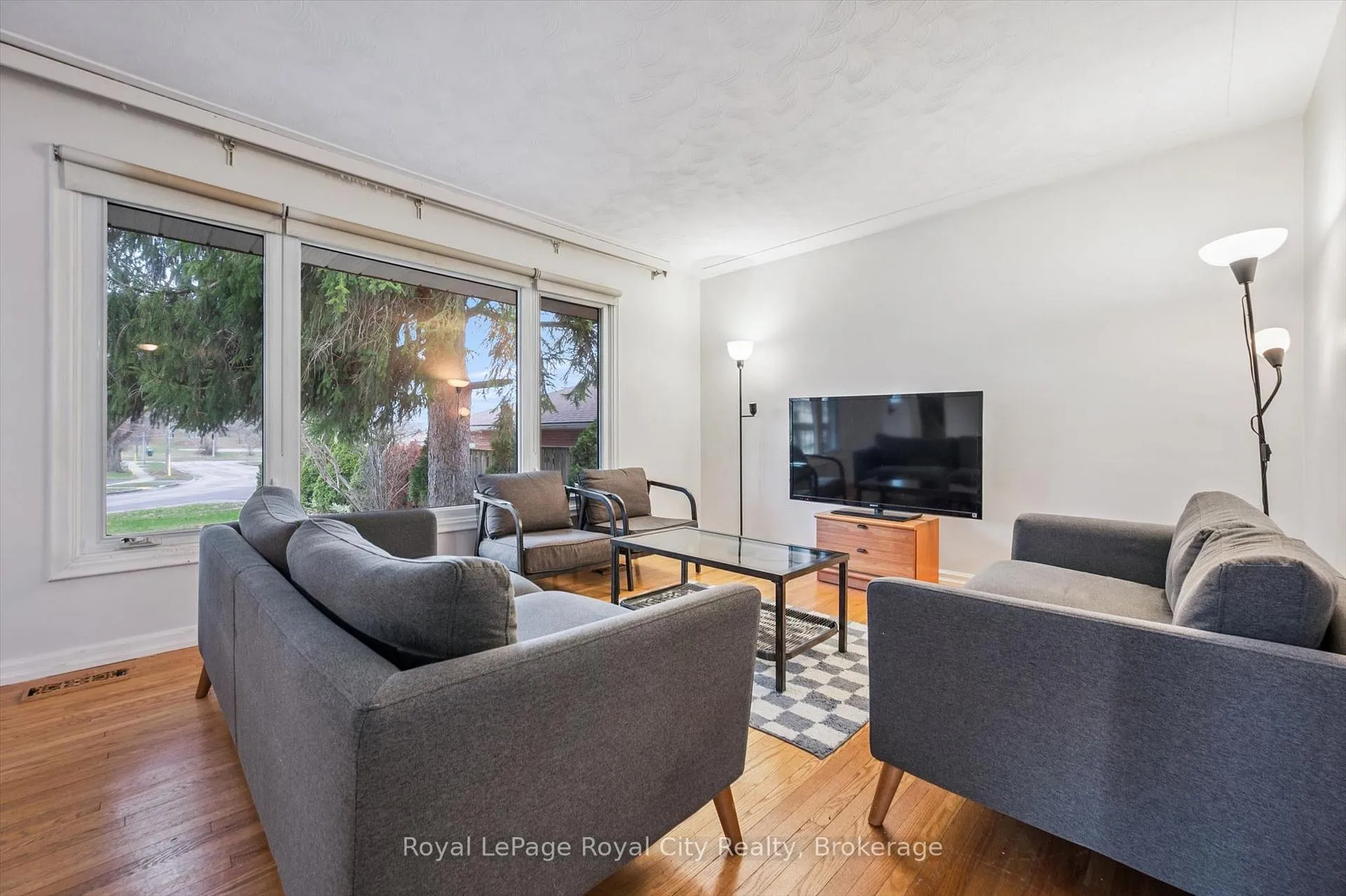 Photo 2 of 12 Delmar Boulevard, Guelph, St. George's — HOMEH