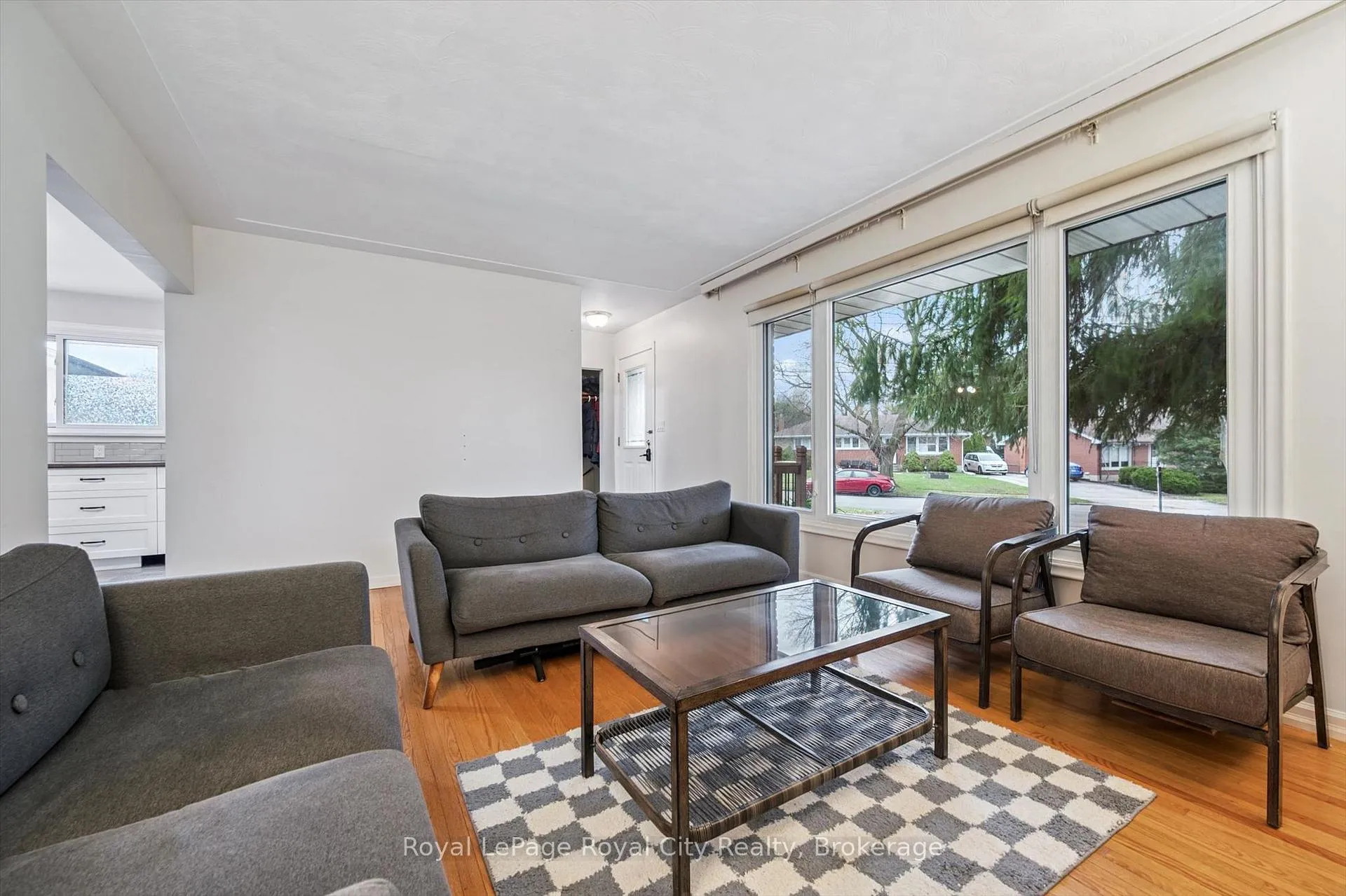 Photo 3 of 12 Delmar Boulevard, Guelph, St. George's — HOMEH