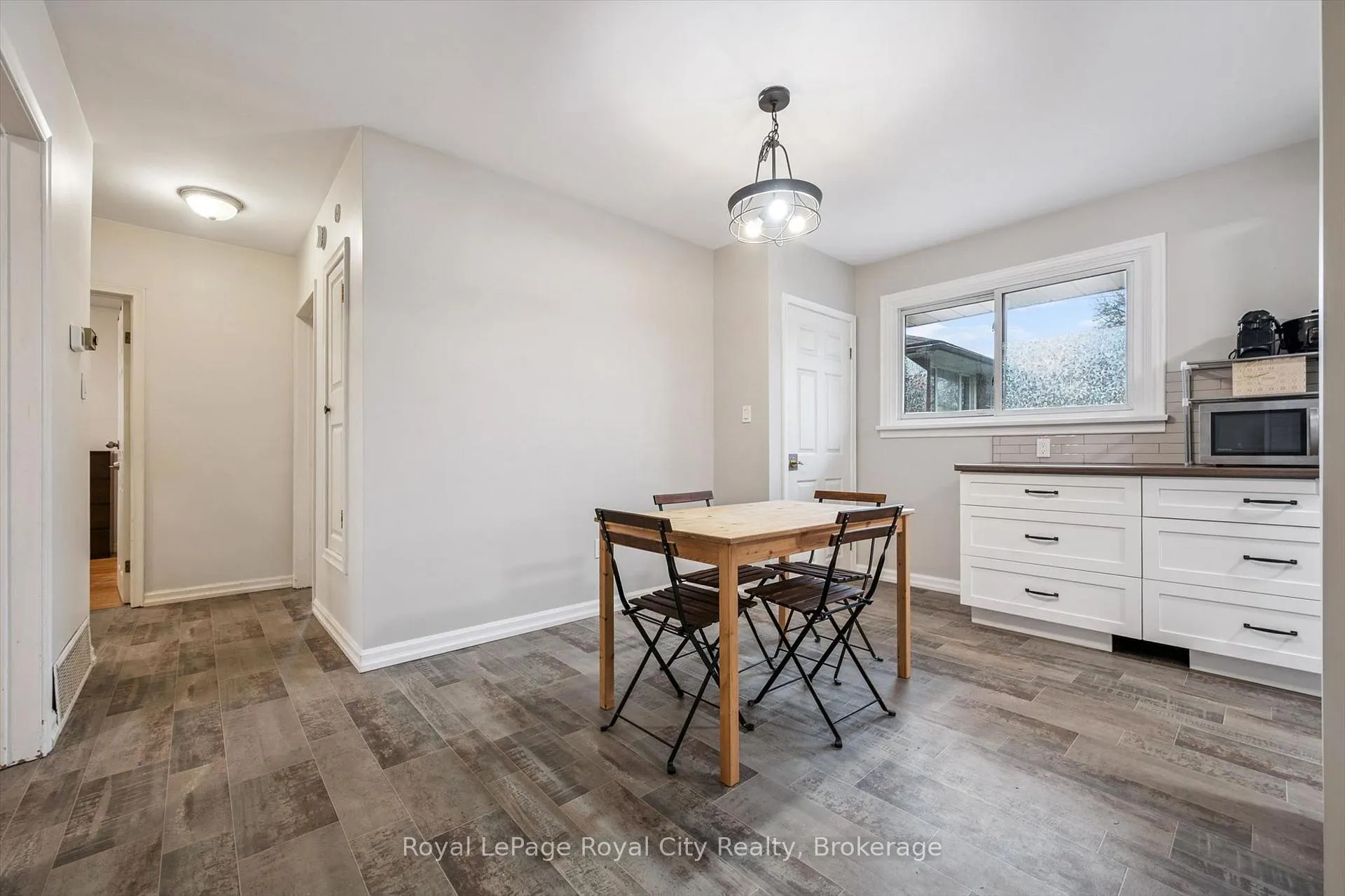 Photo 10 of 12 Delmar Boulevard, Guelph, St. George's — HOMEH
