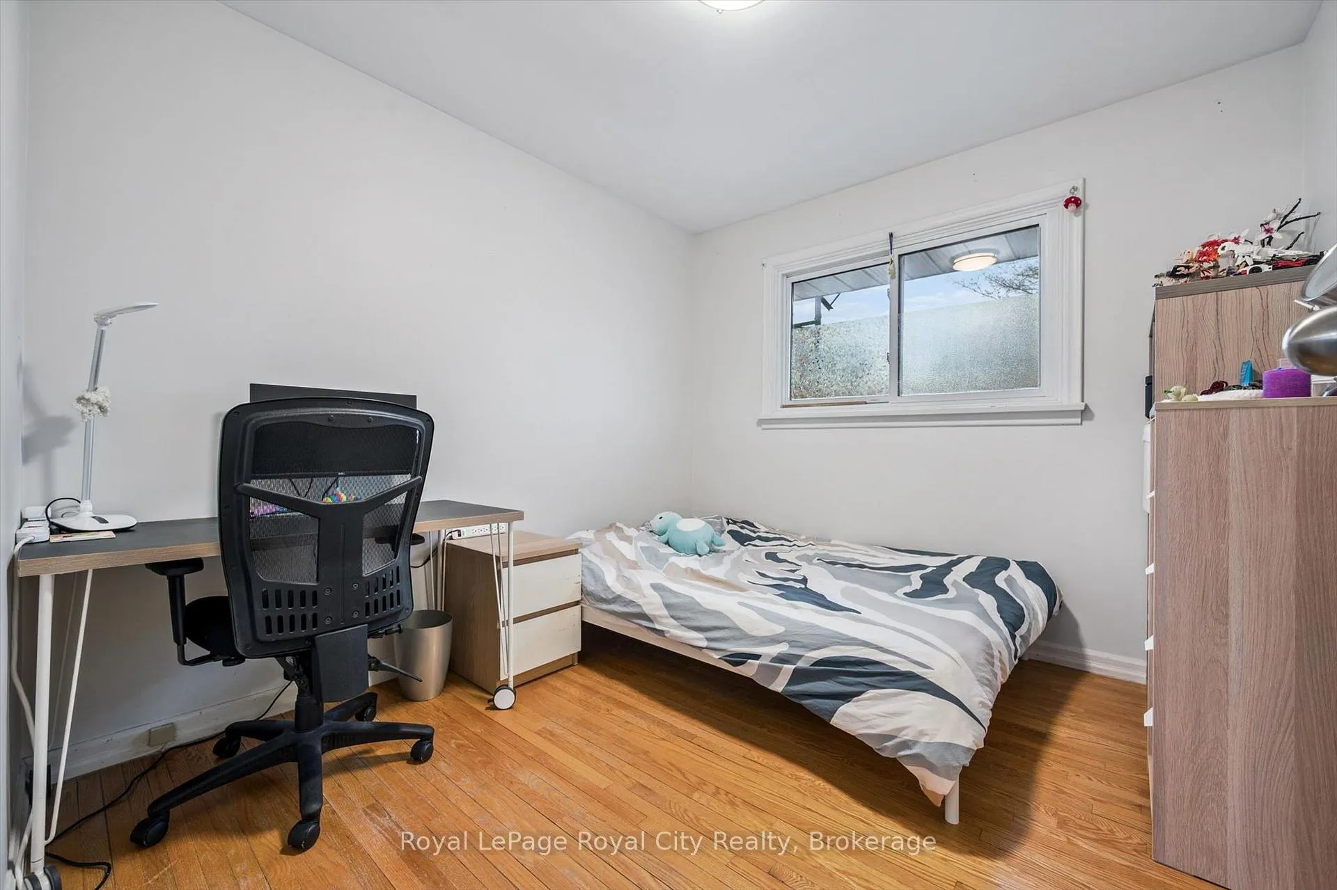 Photo 12 of 12 Delmar Boulevard, Guelph, St. George's — HOMEH