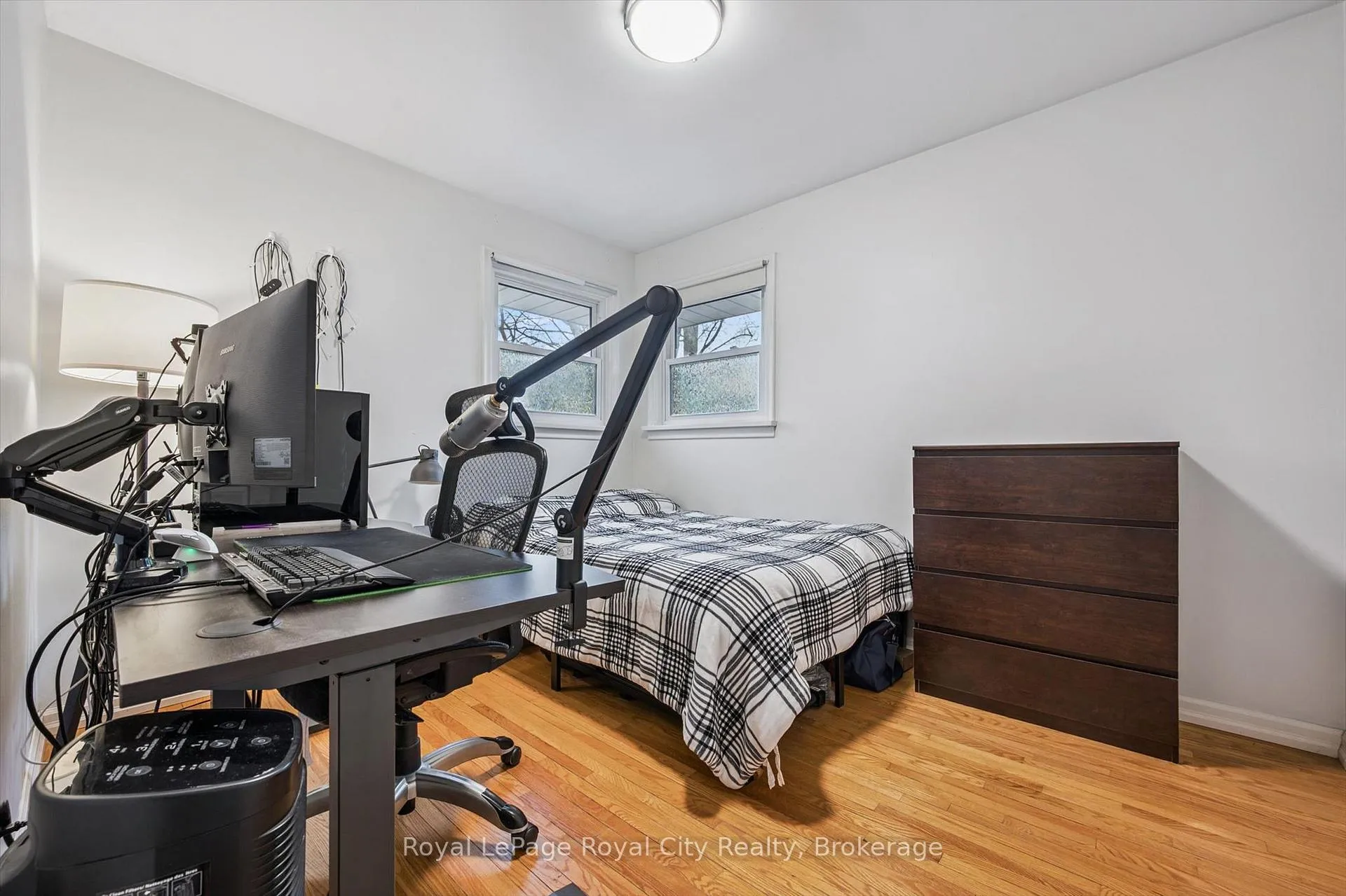 Photo 13 of 12 Delmar Boulevard, Guelph, St. George's — HOMEH