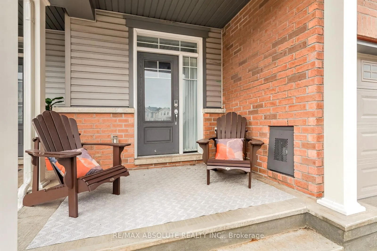 Photo 2 of 2500 Waterlilly Way, Ottawa, Barrhaven - Heritage Park — HOMEH