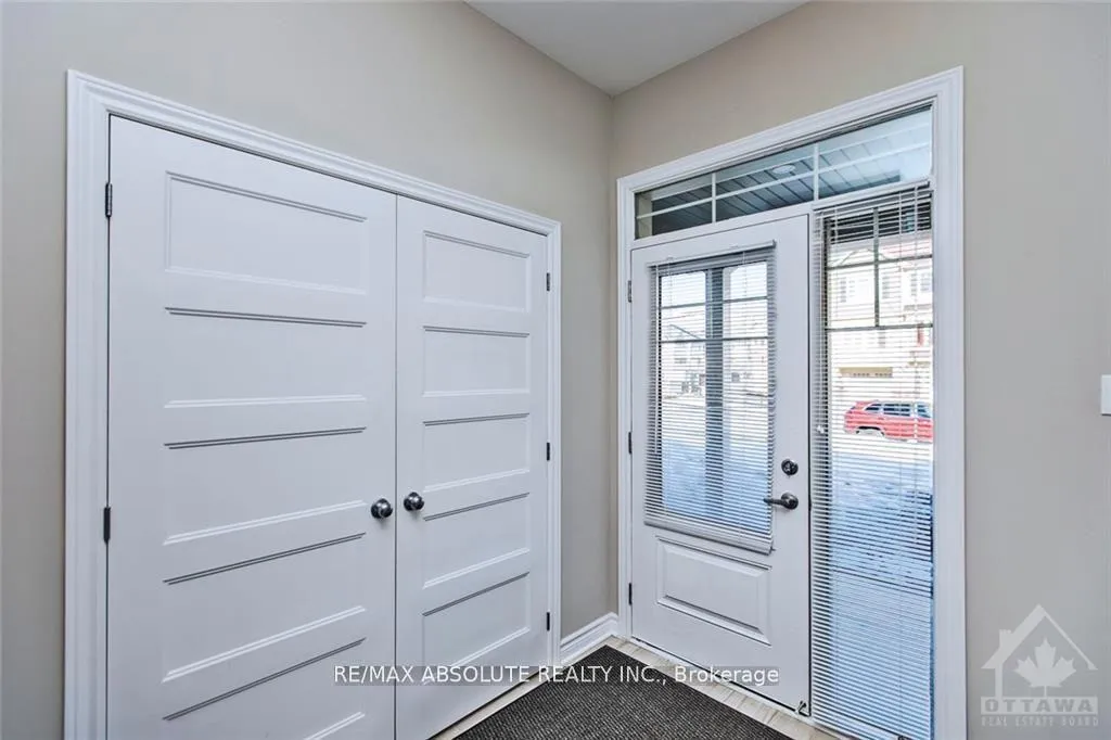 Photo 3 of 2500 Waterlilly Way, Ottawa, Barrhaven - Heritage Park — HOMEH