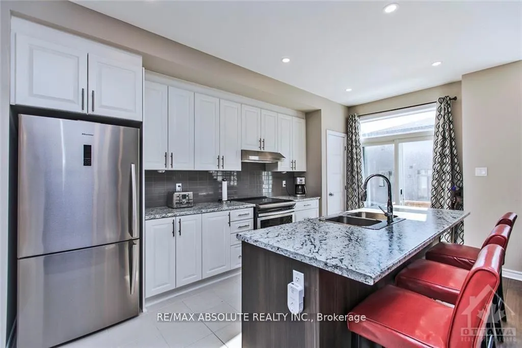 Photo 7 of 2500 Waterlilly Way, Ottawa, Barrhaven - Heritage Park — HOMEH