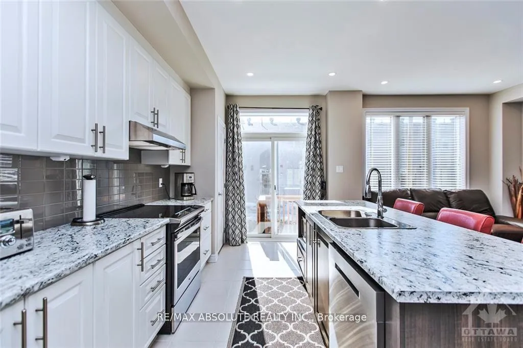 Photo 8 of 2500 Waterlilly Way, Ottawa, Barrhaven - Heritage Park — HOMEH