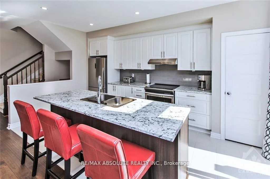 Photo 9 of 2500 Waterlilly Way, Ottawa, Barrhaven - Heritage Park — HOMEH