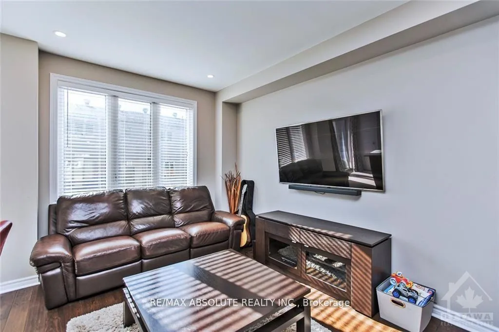 Photo 12 of 2500 Waterlilly Way, Ottawa, Barrhaven - Heritage Park — HOMEH