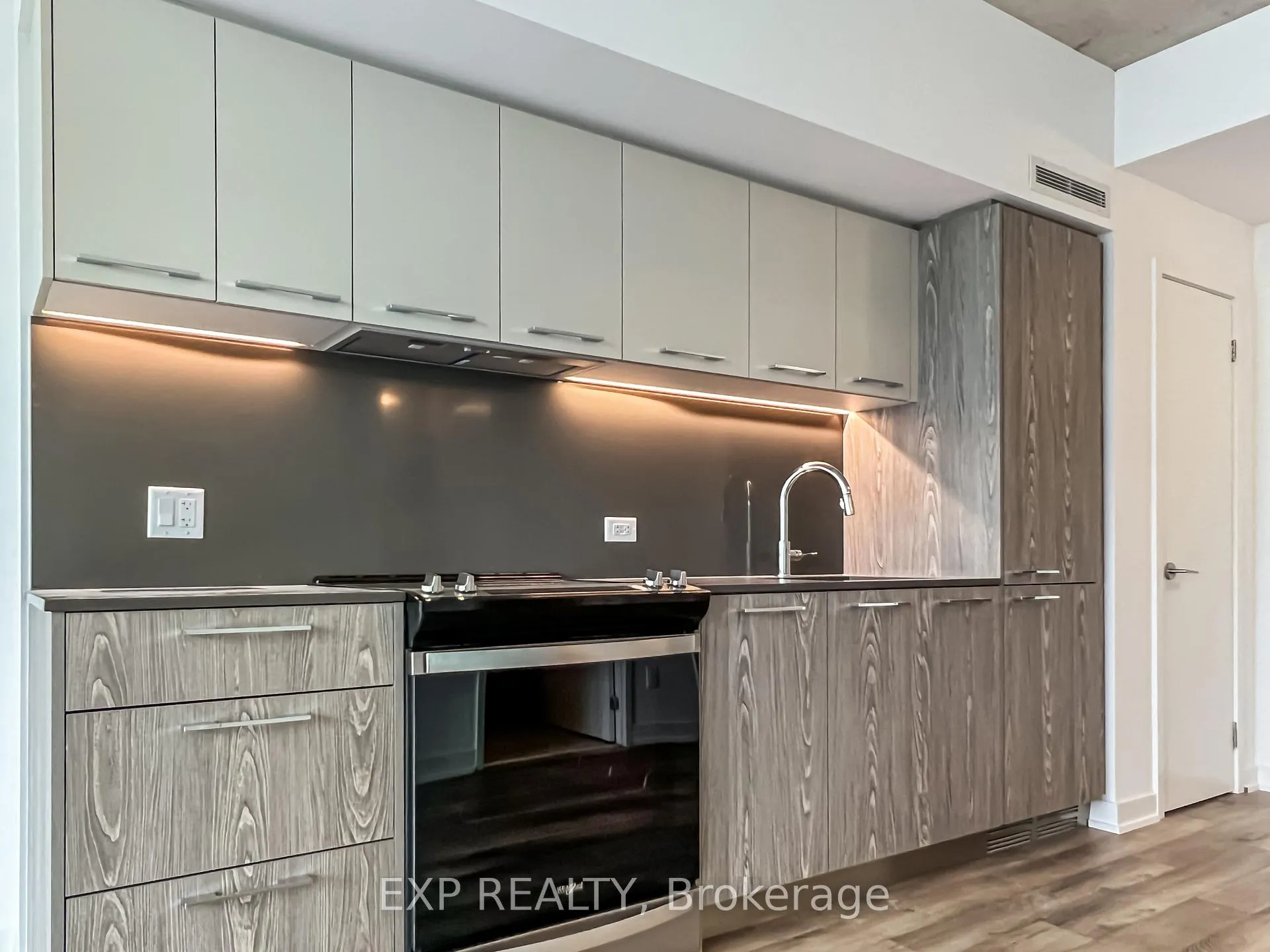 Photo 4 of Unit 706, 45 Baseball Place, Toronto, South Riverdale — HOMEH
