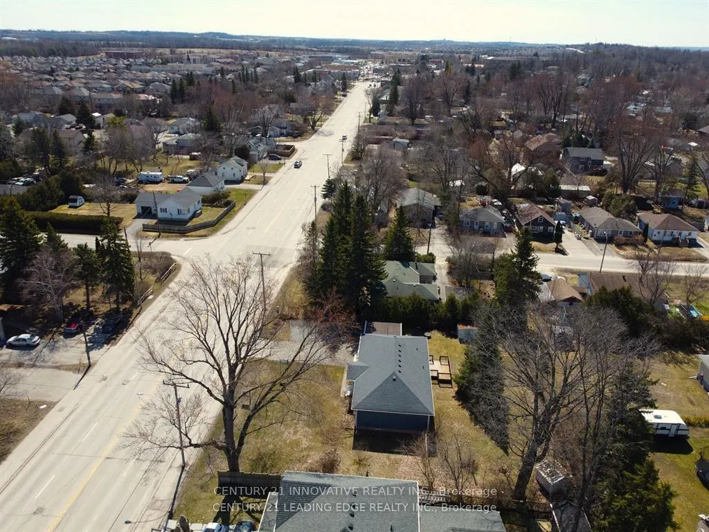 Photo 22 of Unit Main, 350 The Queensway, Georgina, Keswick South — HOMEH
