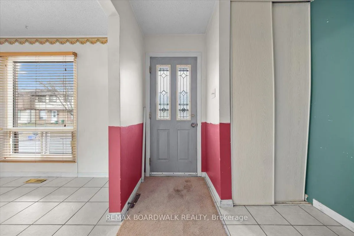 Photo 3 of 1456 Murdock Gate, Ottawa, Cyrville — HOMEH