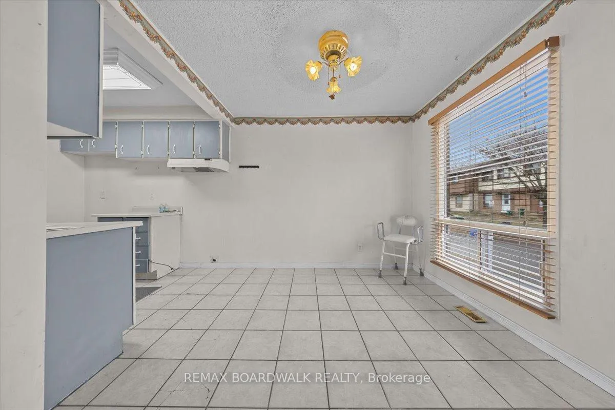 Photo 4 of 1456 Murdock Gate, Ottawa, Cyrville — HOMEH